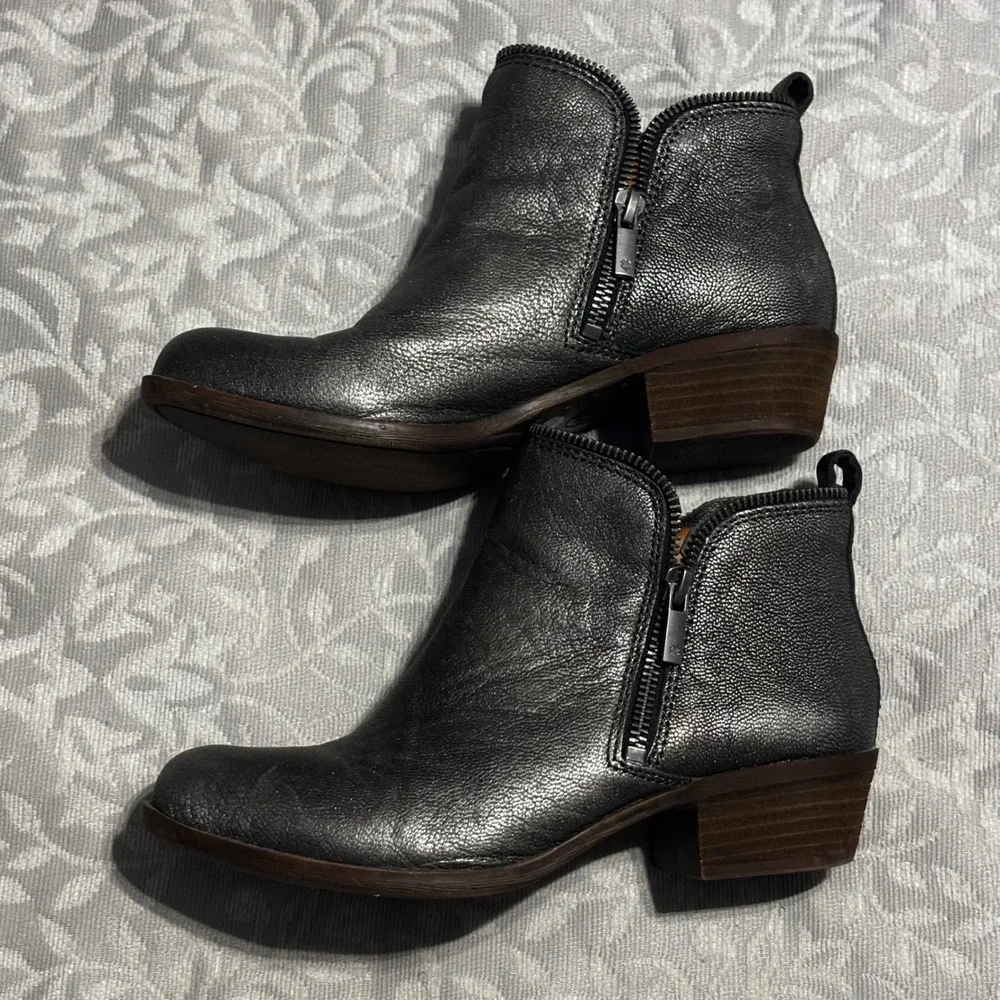 Lucky Brand Basel Metallic Pewter Silver Leather Ankle Booties Side Zip 7M 37 - Picture 11 of 11